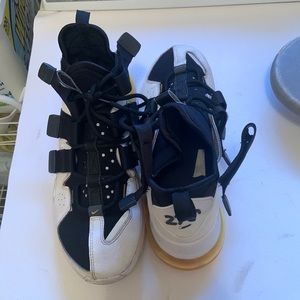 Nike 270 shoes size 9